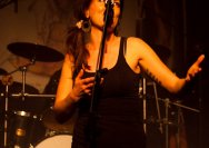 23.03.2011 Umsonst und Drinnen mit Toys get lost und Gomukhasana