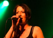 23.03.2011 Umsonst und Drinnen mit Toys get lost und Gomukhasana