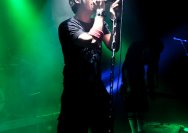 23.03.2011 Umsonst und Drinnen mit Toys get lost und Gomukhasana