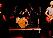 30.03.2011 Umsonst und Drinnen mit Rotten Jonnys und Ramonas
