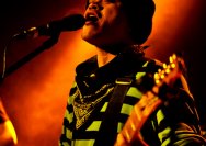 18.01.2012 Umsonst und Drinnen mit Phil and the gogo girls from hell und General Riot