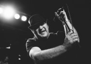 10.12.2014  Umsonst und Drinnen mit The Noisy Gatecrashers und Frog Shock