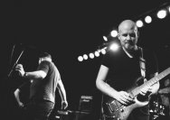 10.12.2014  Umsonst und Drinnen mit The Noisy Gatecrashers und Frog Shock